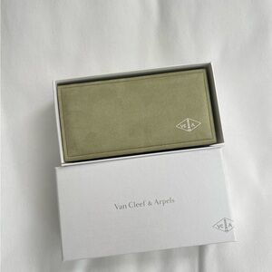 Vancleef & Arpels bracelet  case with box